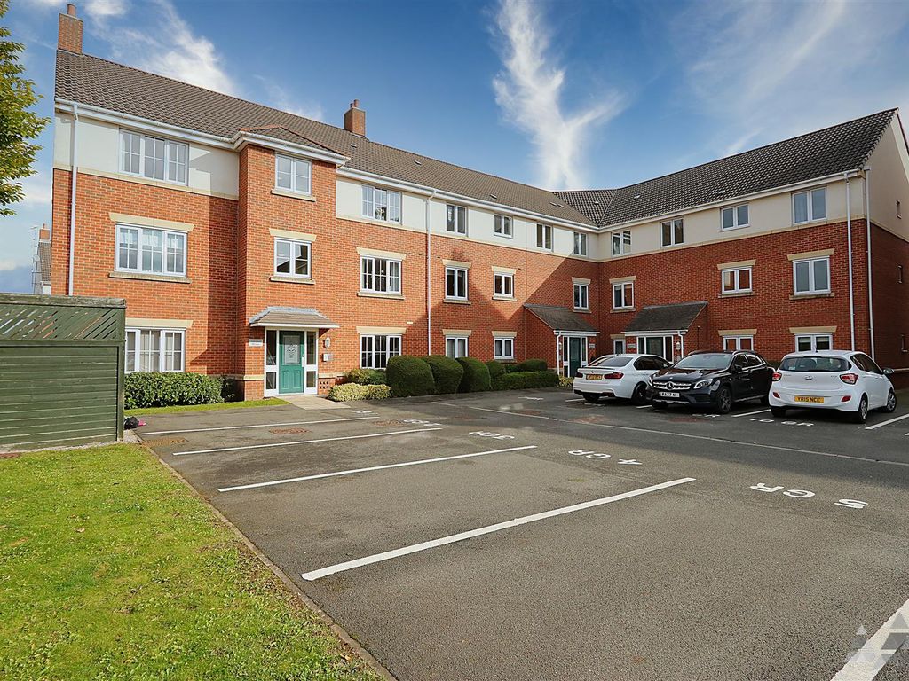 1 bed flat for sale in Grasscroft House, Archdale Close, Chesterfield, Derbyshire S40, £95,000