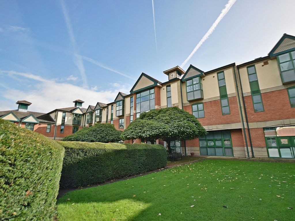 1 bed flat for sale in Brindley Road, Manchester M16, £130,000