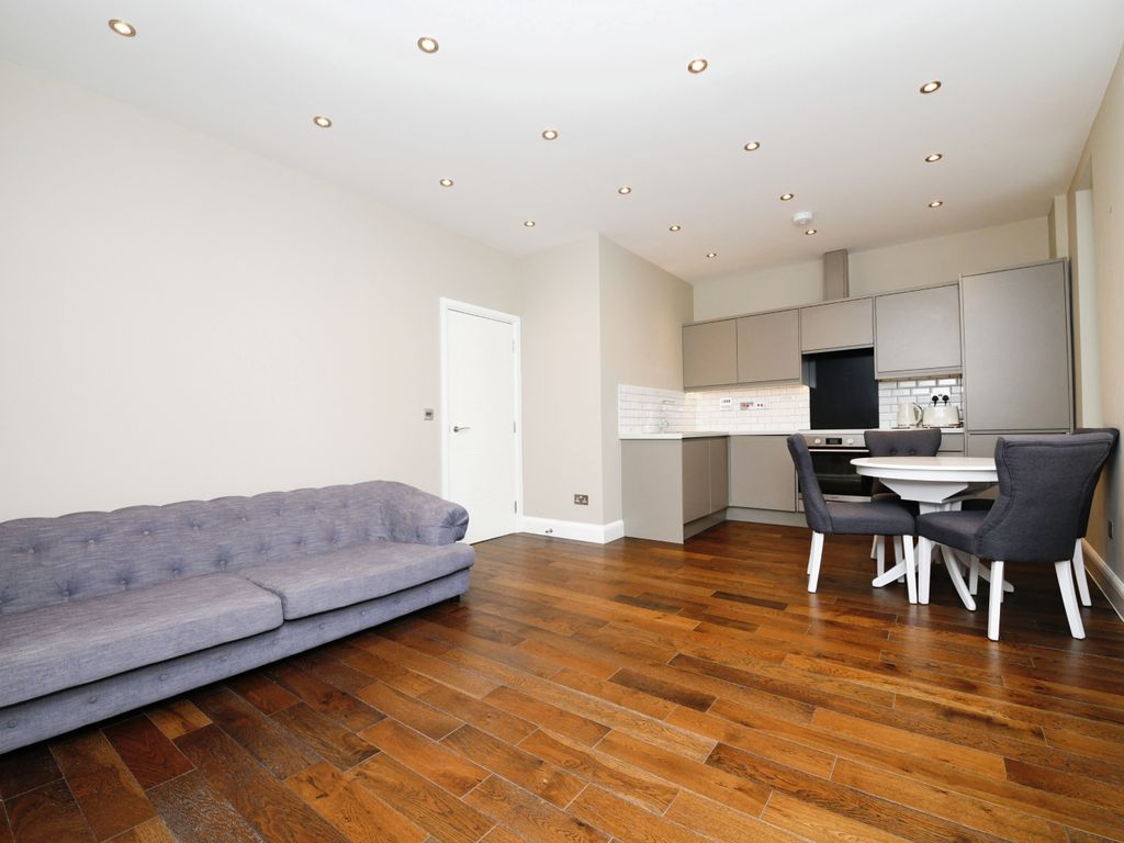 1 bed flat for sale in William Hunter Way, Brentwood, Essex CM14, £165,000