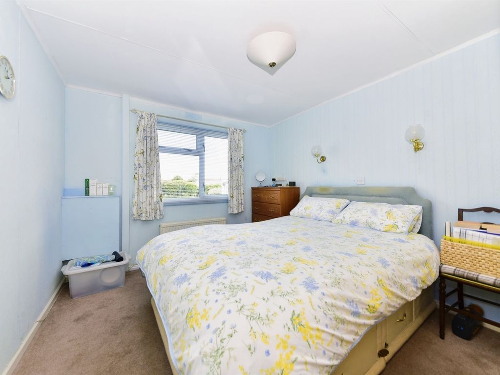 2 bed mobile/park home for sale in Allington Gardens, Allington, Grantham NG32, £90,000