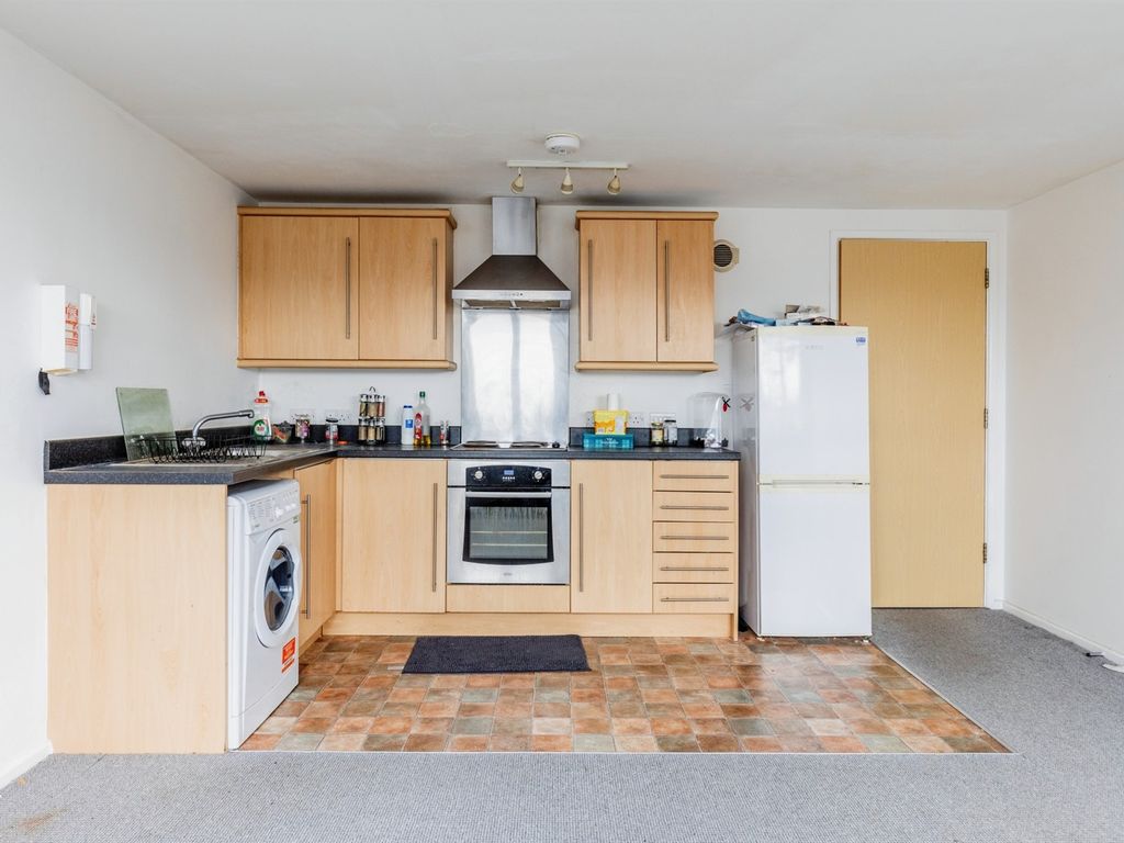 2 bed flat for sale in Avonmouth Road, Avonmouth, Bristol BS11, £175,000