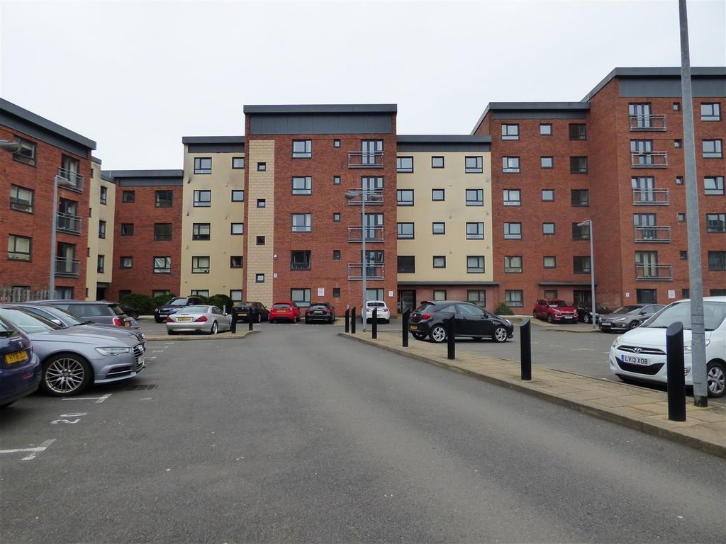 2 bed flat for sale in Western Road, Leicester LE3, £150,000