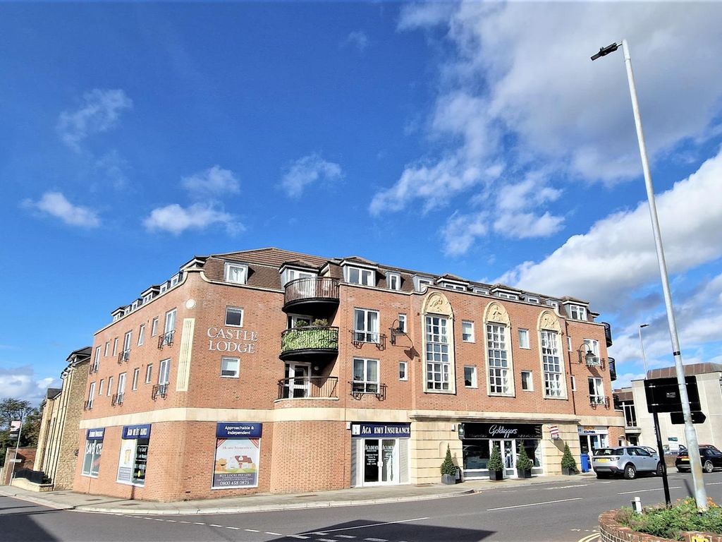 1 bed property for sale in Gladstone Road, Chippenham SN15, £100,000