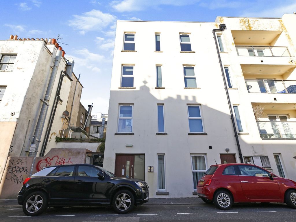 1 bed flat for sale in Stone Street, Brighton BN1, £240,000