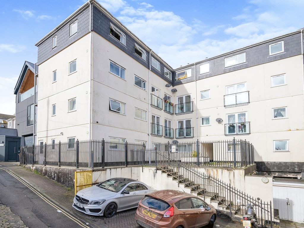2 bed flat for sale in Belgrave Lane, Mutley Plain, Plymouth PL4, £105,000