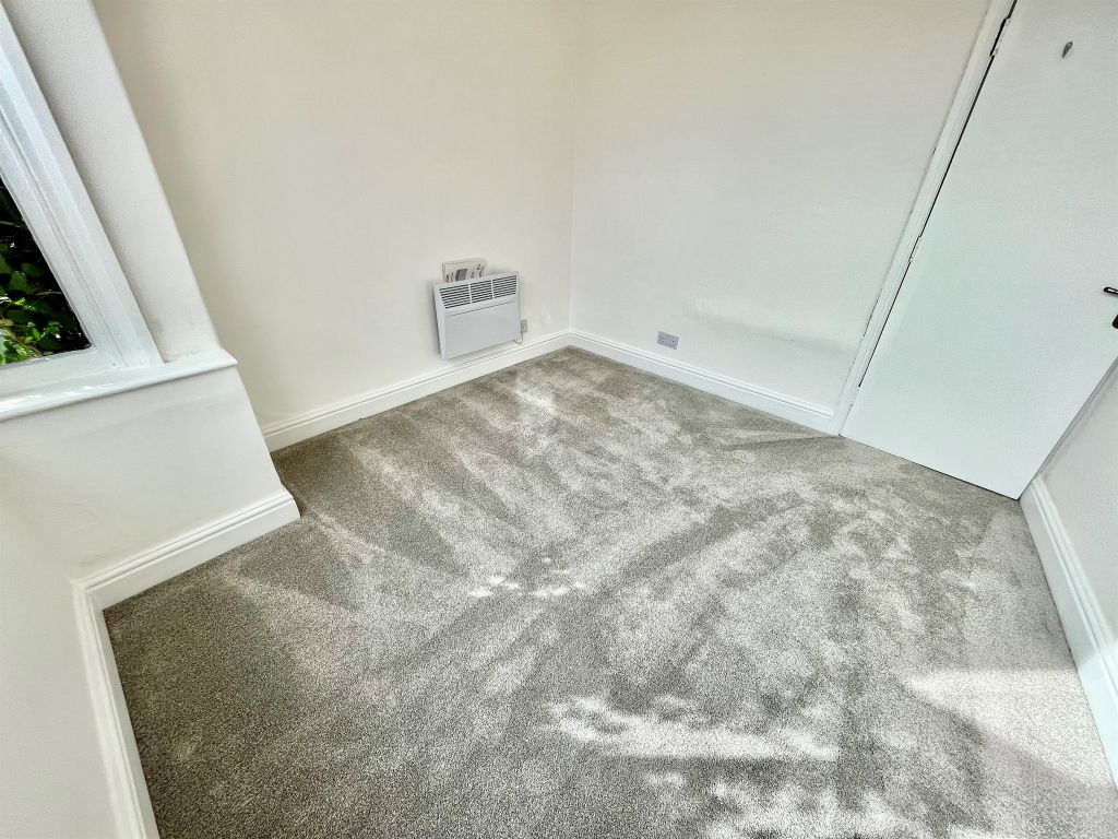 1 bed flat for sale in High Street, Saffron Walden CB10, £170,000