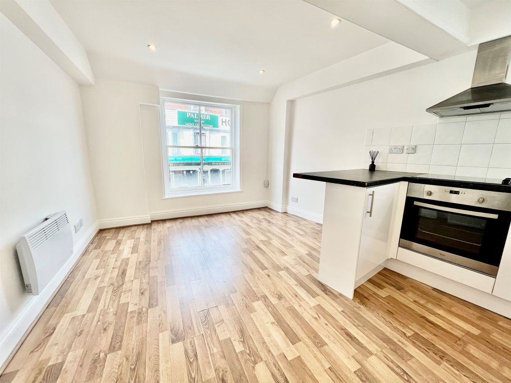 1 bed flat for sale in High Street, Saffron Walden CB10, £170,000