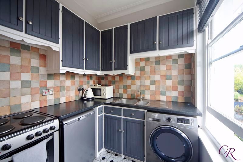 1 bed flat for sale in Eldon Road, Cheltenham GL52, £140,000