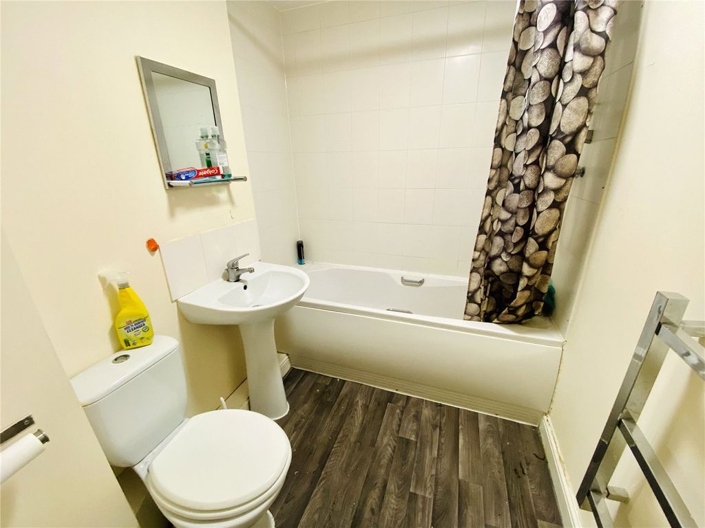 1 bed flat for sale in Equity Chambers, 40 Piccadilly, Bradford, West Yorkshire BD1, £45,000
