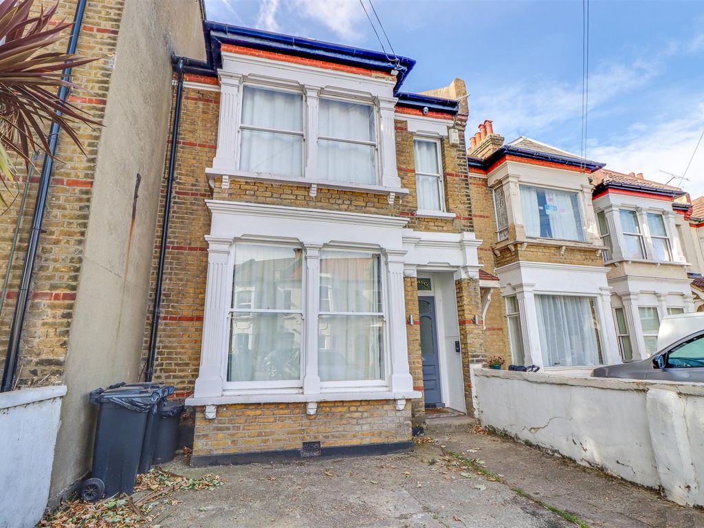 2 bed flat for sale in Avenue Road, Westcliff-On-Sea, Essex SS0, £250,000