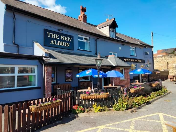 Pub/bar for sale in Flanshaw Lane, Wakefield WF2, £450,000