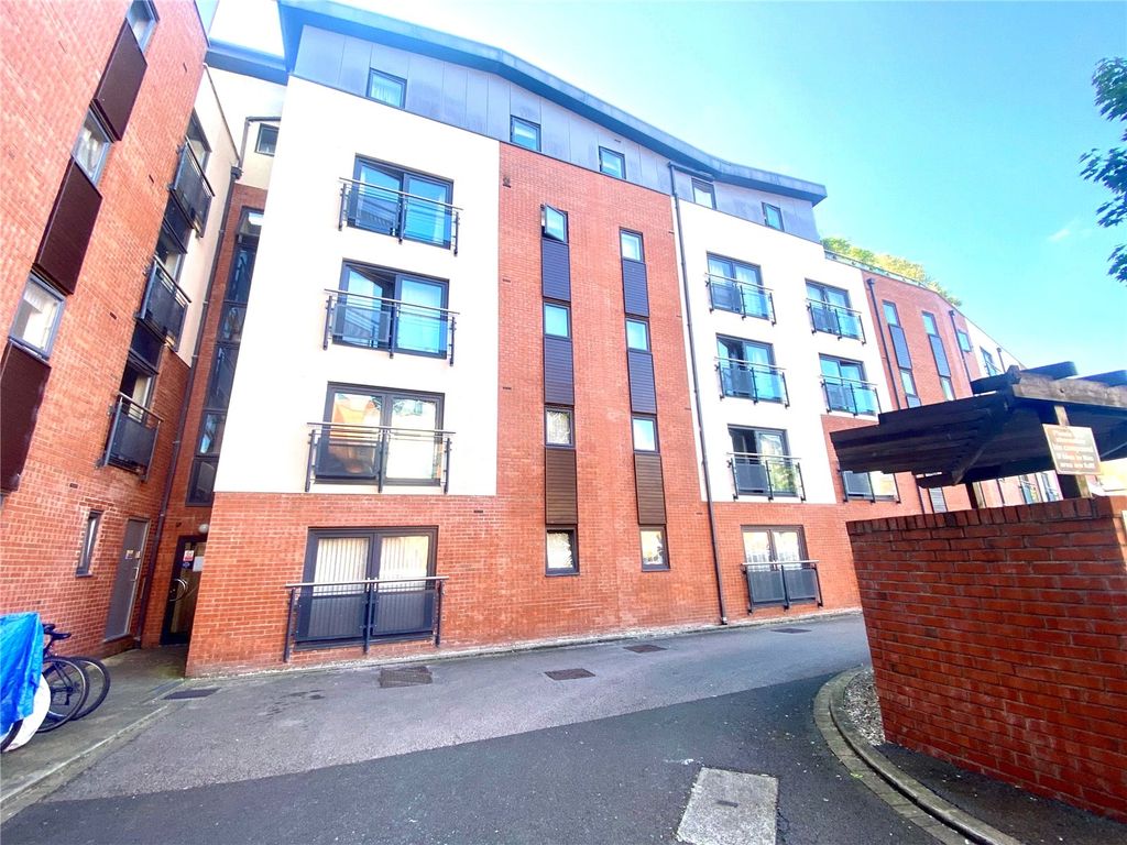 2 bed flat for sale in The Quarter, Egerton Street, Chester, Cheshire CH1, £120,000