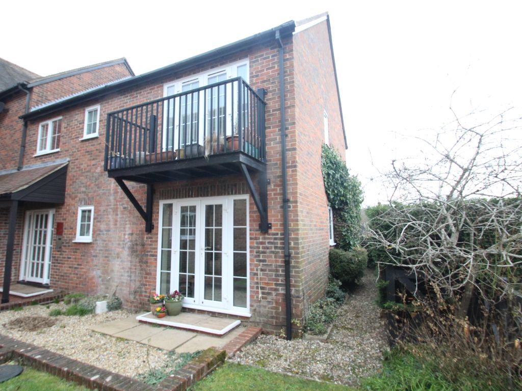 1 bed mews house for sale in Crown Mews, Hungerford RG17, £184,950