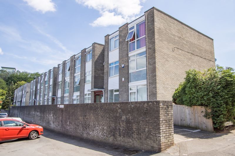 2 bed flat for sale in Bridge Street, Penarth CF64, £165,000