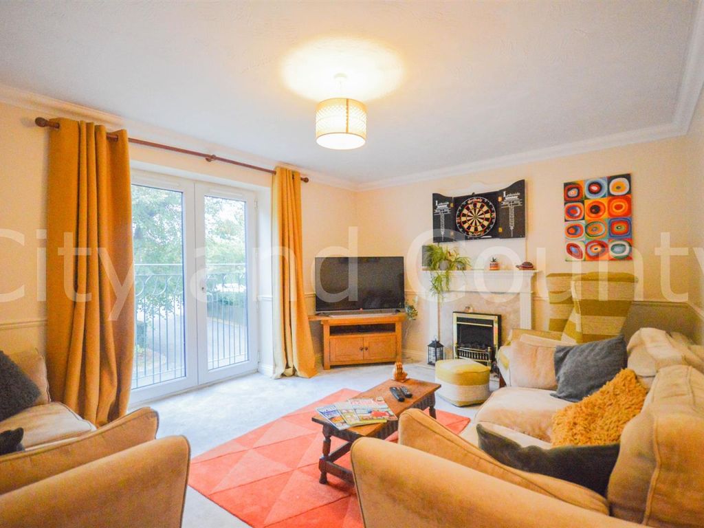 2 bed flat for sale in Thorpe Road, Longthorpe, Peterborough PE3, £180,000