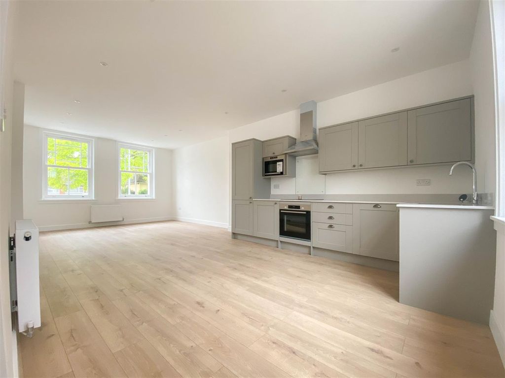 1 bed flat for sale in Station Road, Southminster CM0, £230,000