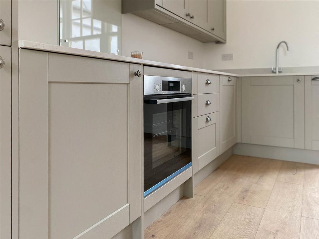 1 bed flat for sale in Station Road, Southminster CM0, £230,000