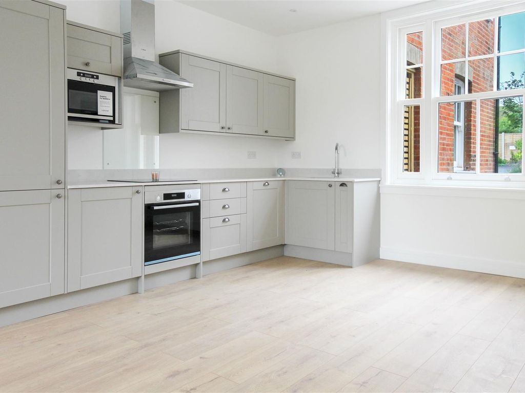 1 bed flat for sale in Station Road, Southminster CM0, £230,000