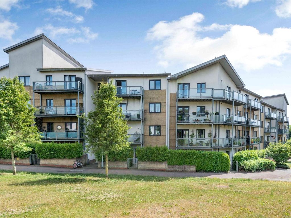 2 bed flat for sale in Rollason Way, Brentwood CM14, £300,000
