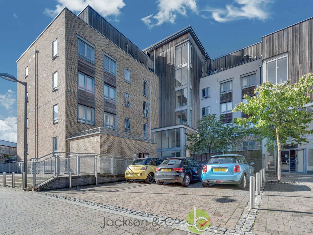 2 bed flat for sale in Quayside Drive, Colchester CO2, £170,000