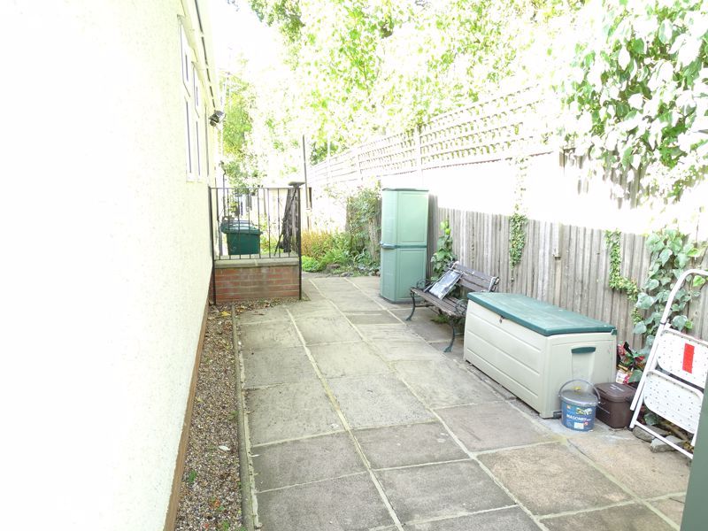 2 bed mobile/park home for sale in Arkley Park, Barnet Road, Arkley, Barnet EN5, £195,000