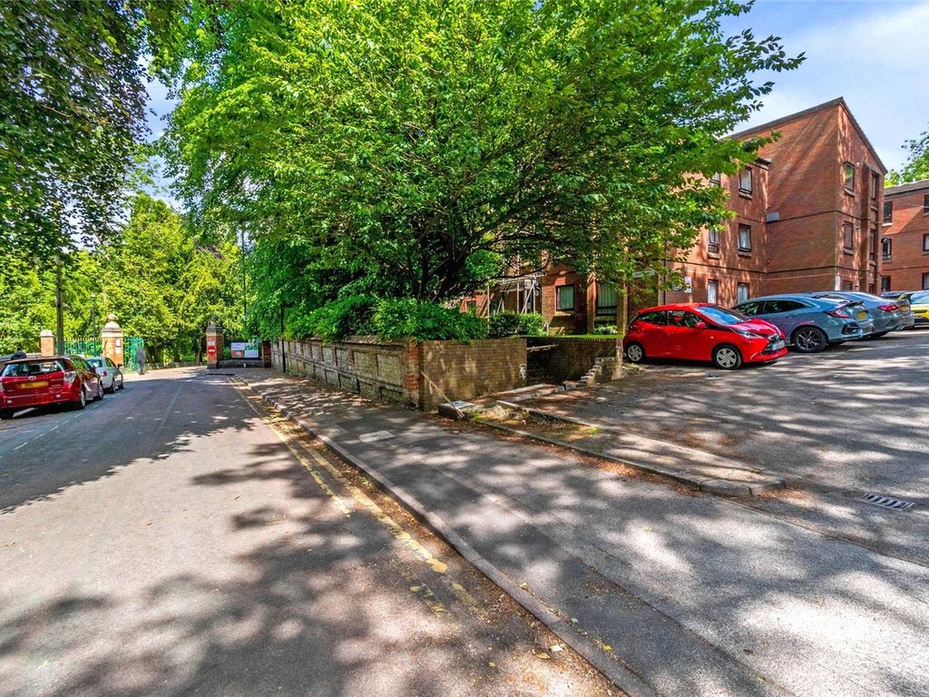 1 bed flat for sale in Arboretum Road, Walsall WS1, £80,000