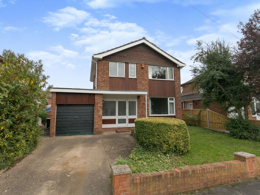 3 bed detached house for sale in Clifford Drive, Chester CH4, £310,000