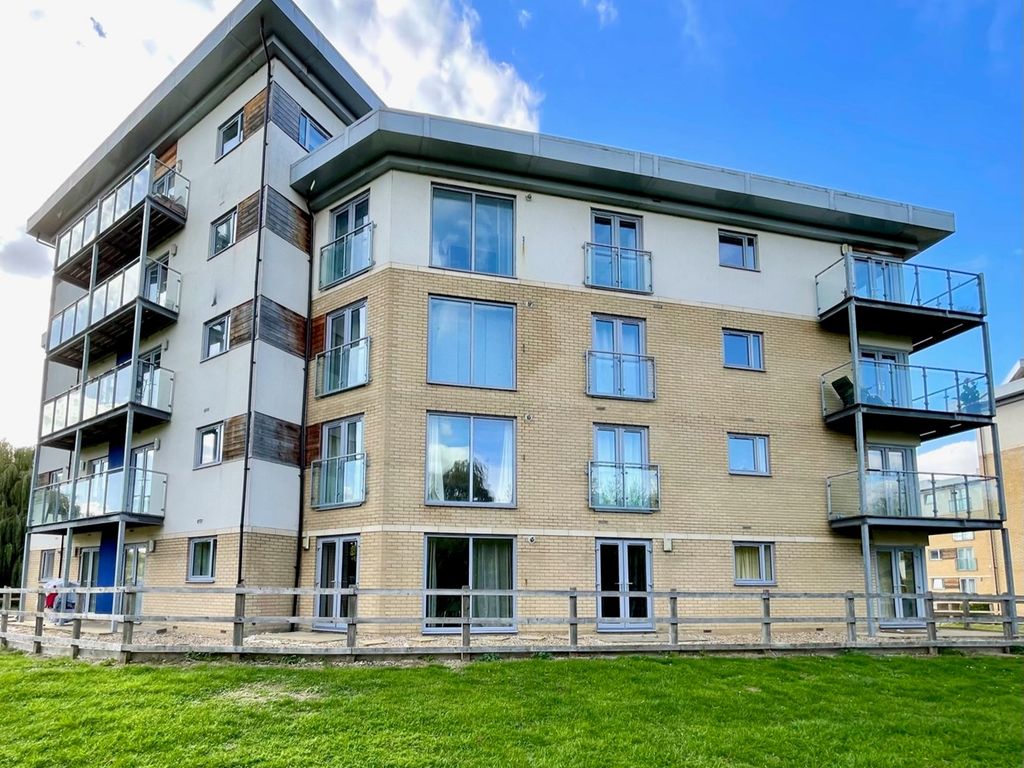 3 bed flat for sale in Percy Green Place, Stukeley Meadows, Huntingdon PE29, £190,000