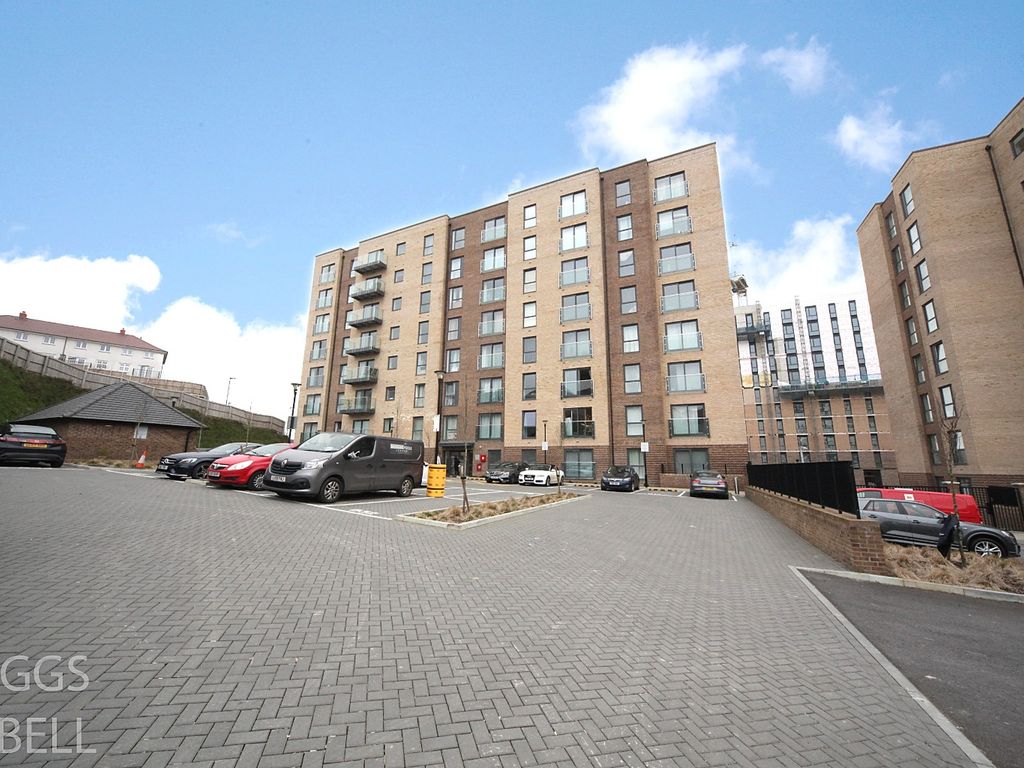 1 bed flat for sale in Stirling Drive, Luton, Bedfordshire LU2, £225,000