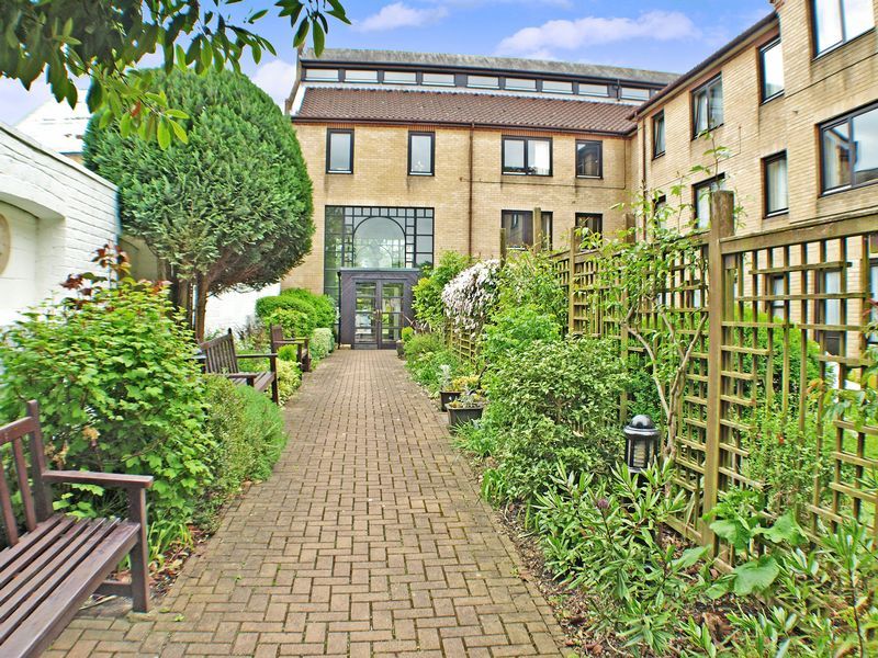 1 bed flat for sale in Albion Court (Chelmsford), Chelmsford CM2, £140,000