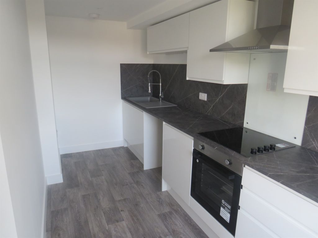 2 bed flat for sale in High Street South, Dunstable LU6, £210,000