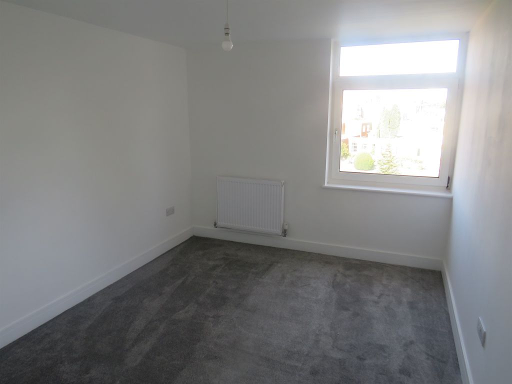2 bed flat for sale in High Street South, Dunstable LU6, £210,000