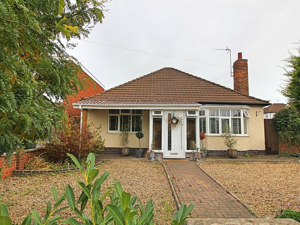 2 bed detached bungalow for sale in Oadby Road, Wigston LE18, £280,000