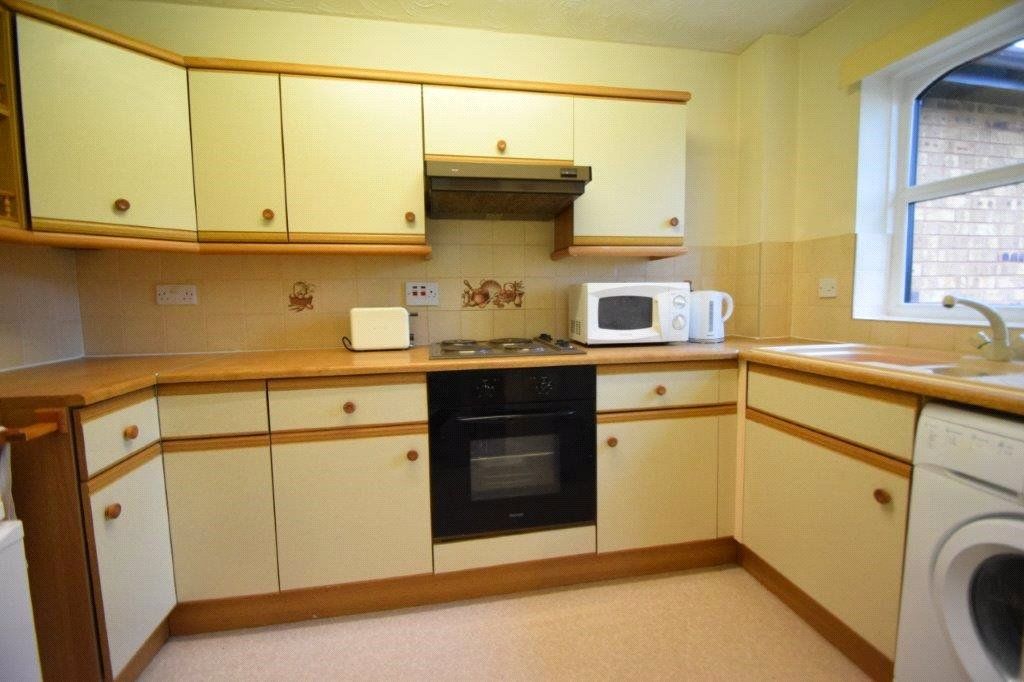 2 bed flat for sale in Nixey Close, Slough, Berkshire SL1, £169,950