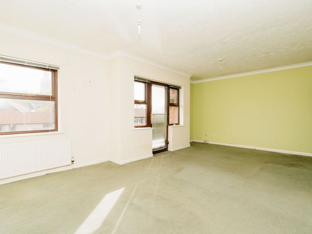 2 bed flat for sale in Fishergate, Norwich, Norfolk NR3, £200,000