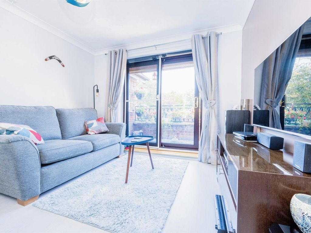 2 bed flat for sale in Eleanor Walk, Woburn, Milton Keynes MK17, £182,000