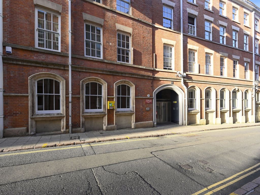 2 bed flat for sale in Hounds Gate, Nottingham NG1, £225,000
