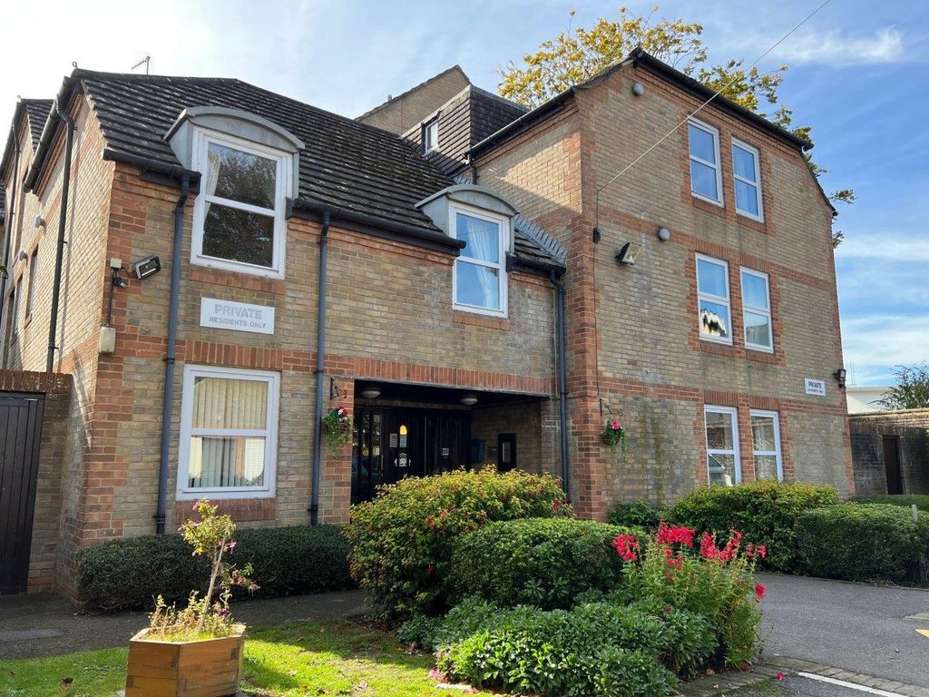 1 bed property for sale in Wilton Road, Salisbury SP2, £65,000