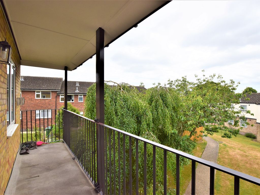 2 bed property for sale in Carrington Way, Braintree CM7, £140,000