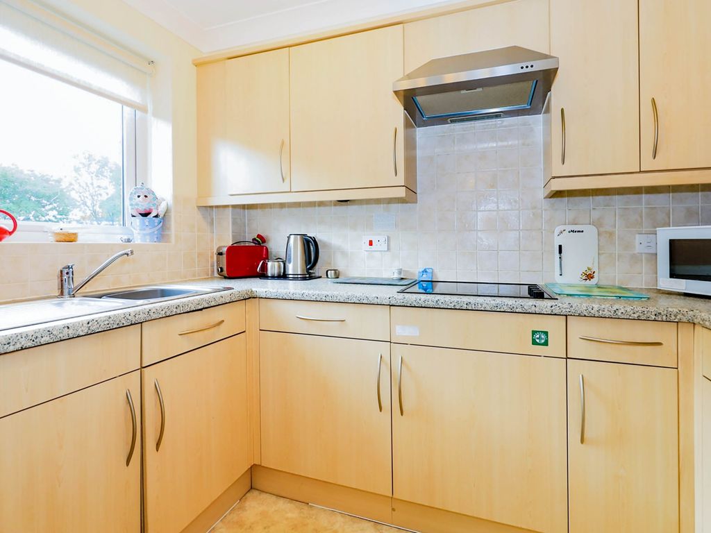 2 bed flat for sale in Webb Court, Drury Lane, Stourbridge DY8, £140,000