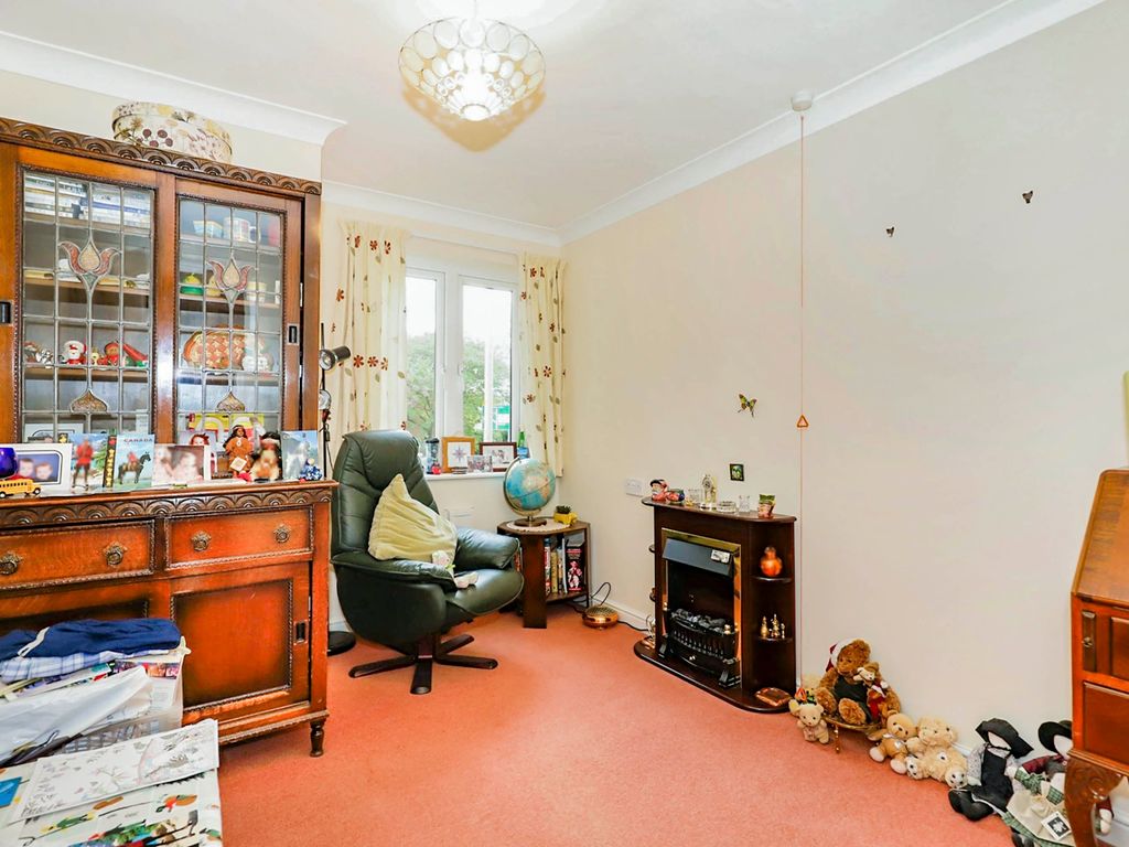 2 bed flat for sale in Webb Court, Drury Lane, Stourbridge DY8, £140,000