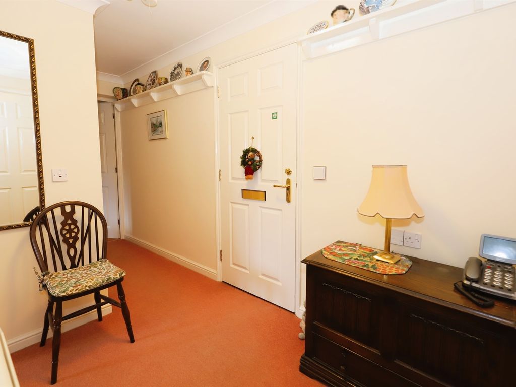 2 bed flat for sale in Webb Court, Drury Lane, Stourbridge DY8, £140,000