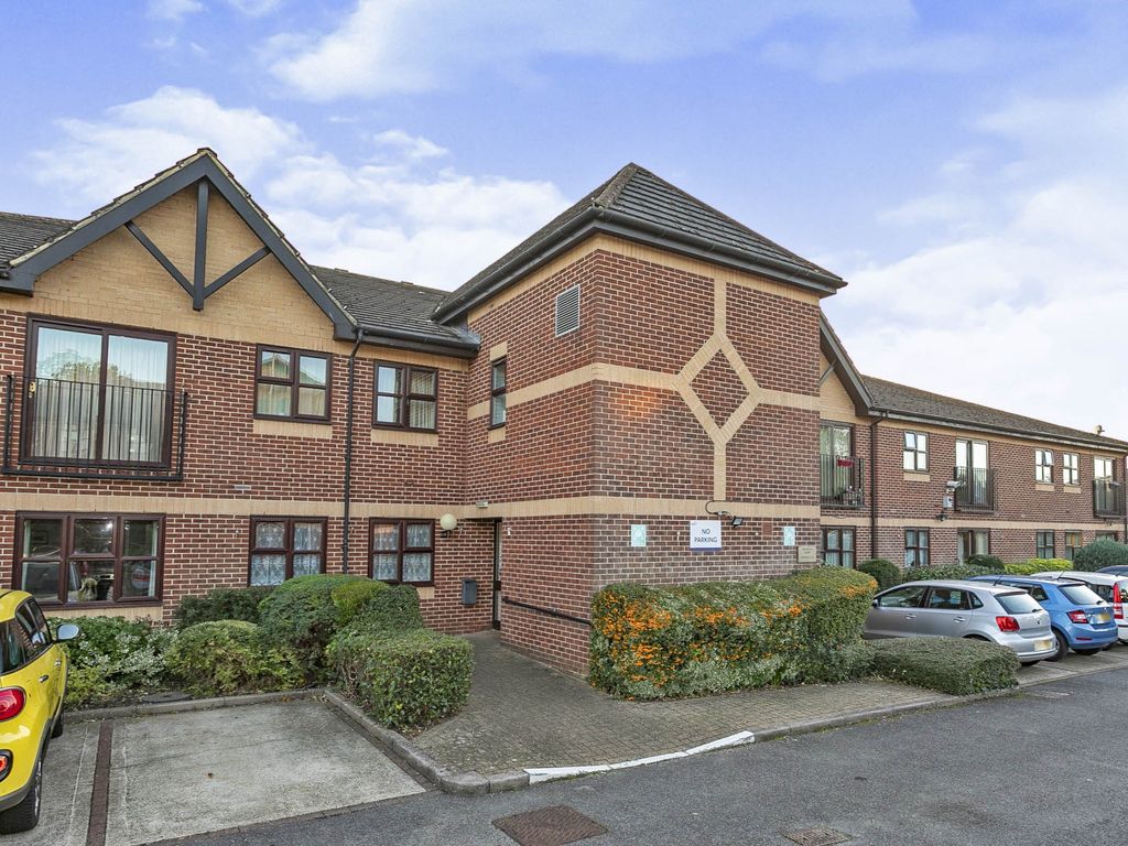 2 bed property for sale in Magnolia Court, Horley RH6, £125,000