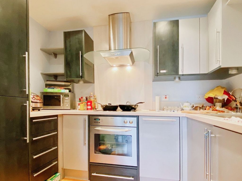 1 bed flat for sale in Churchill Way, Cardiff CF10, £145,000