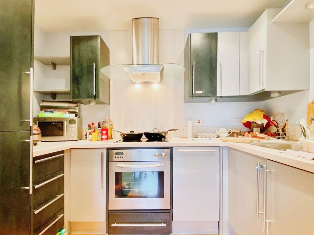 1 bed flat for sale in Churchill Way, Cardiff CF10, £145,000