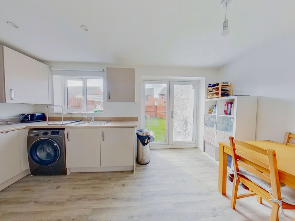 3 bed end terrace house for sale in Denny Street, Bedford MK43, £325,000