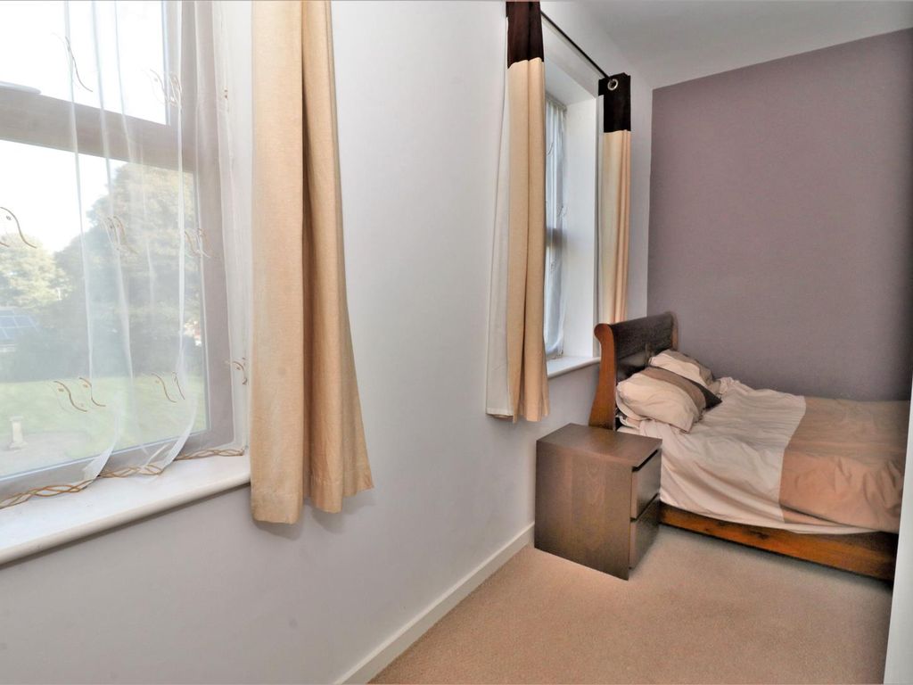 1 bed flat for sale in Peregrine Way, Westwood Park, Bradford BD6, £70,000
