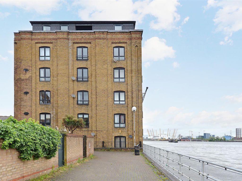 1 bed flat for sale in Cubitt Wharf, Isle Of Dogs E14, £325,000