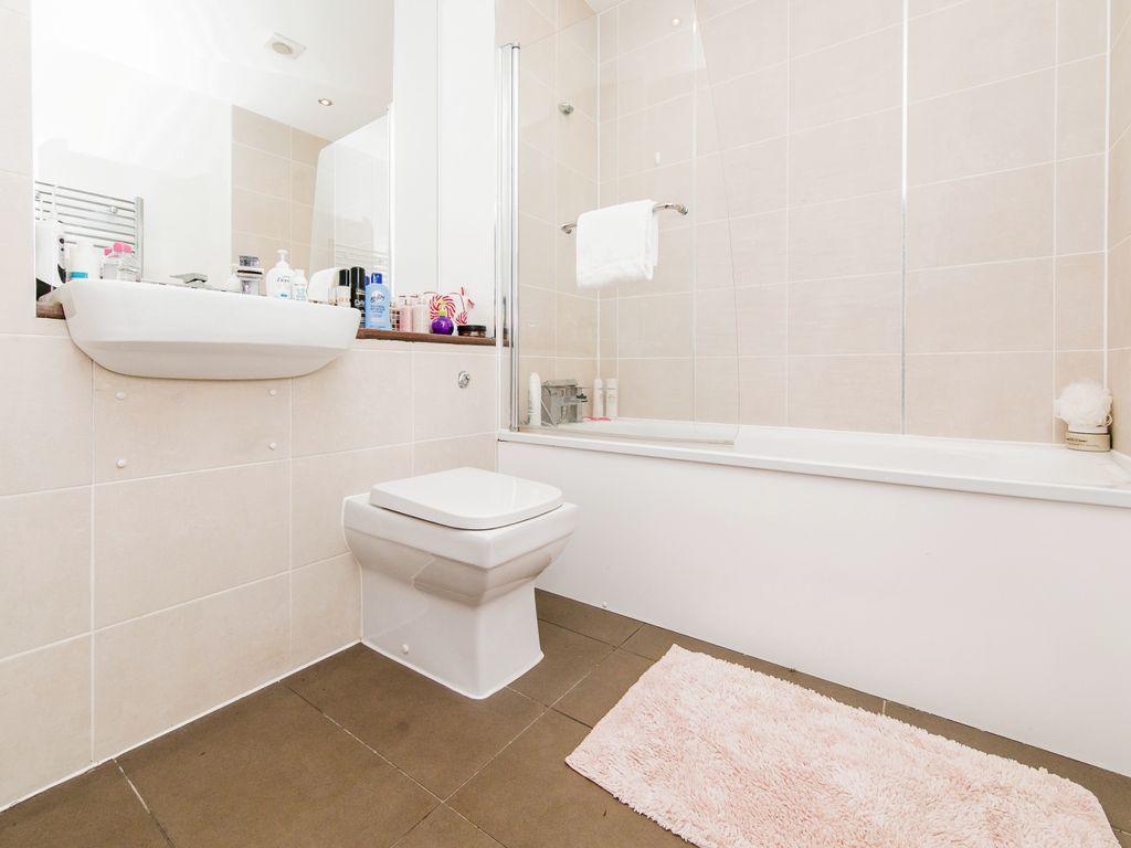 2 bed flat for sale in Carr Street, Ipswich IP4, £110,000