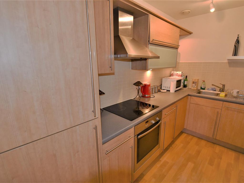 1 bed flat for sale in Stoney Lane, Longwood, Huddersfield HD3, £100,000
